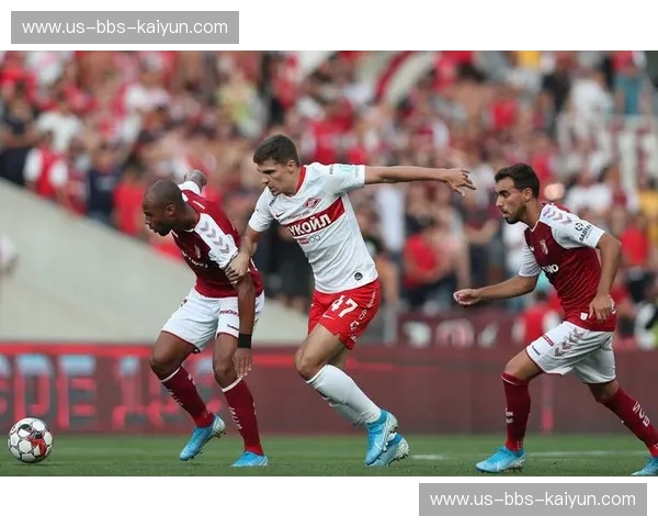 绿茵场上的灵魂博弈：阿维斯与比兰尼的荣耀、裂变与重生之战